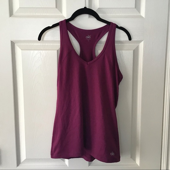 ALO coolfit yoga v-neck fitted tank in plum - Picture 5 of 7
